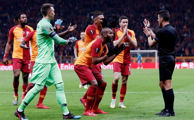 Galatasaray'ı Çıldırtan Manzano'yu Pique Ve Messi De Sildi