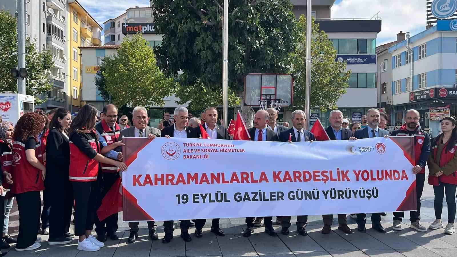 corum-da-gaziler-gunu-nde-yuruyus-duzenlendi