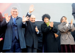 Tunç Soyer: “Çılgın Değil Akıllı Projelerimiz Var”