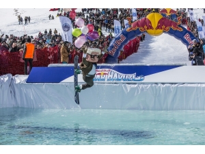 Erciyes’te Buz Gibi Suya Atladılar