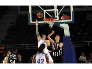 Anadolu Efes Finalde