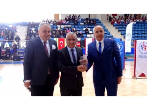 Hakkari’de "Okullar Arası Halk Oyunları Yarışması"