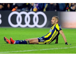 Spor Toto Süper Lig: Fenerbahçe: 1 - Atiker Konyaspor: 1 (İlk Yarı)