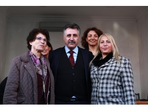 Chp’li Sandal Kadın Kolları İle Buluştu