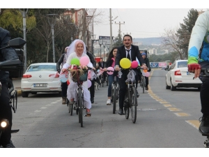 Şanlıurfa’da Bisikletli Gelin Konvoyu