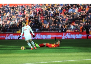 Spor Toto Süper Lig: İm Kayserispor: 1 - Göztepe: 0 (İlk Yarı)