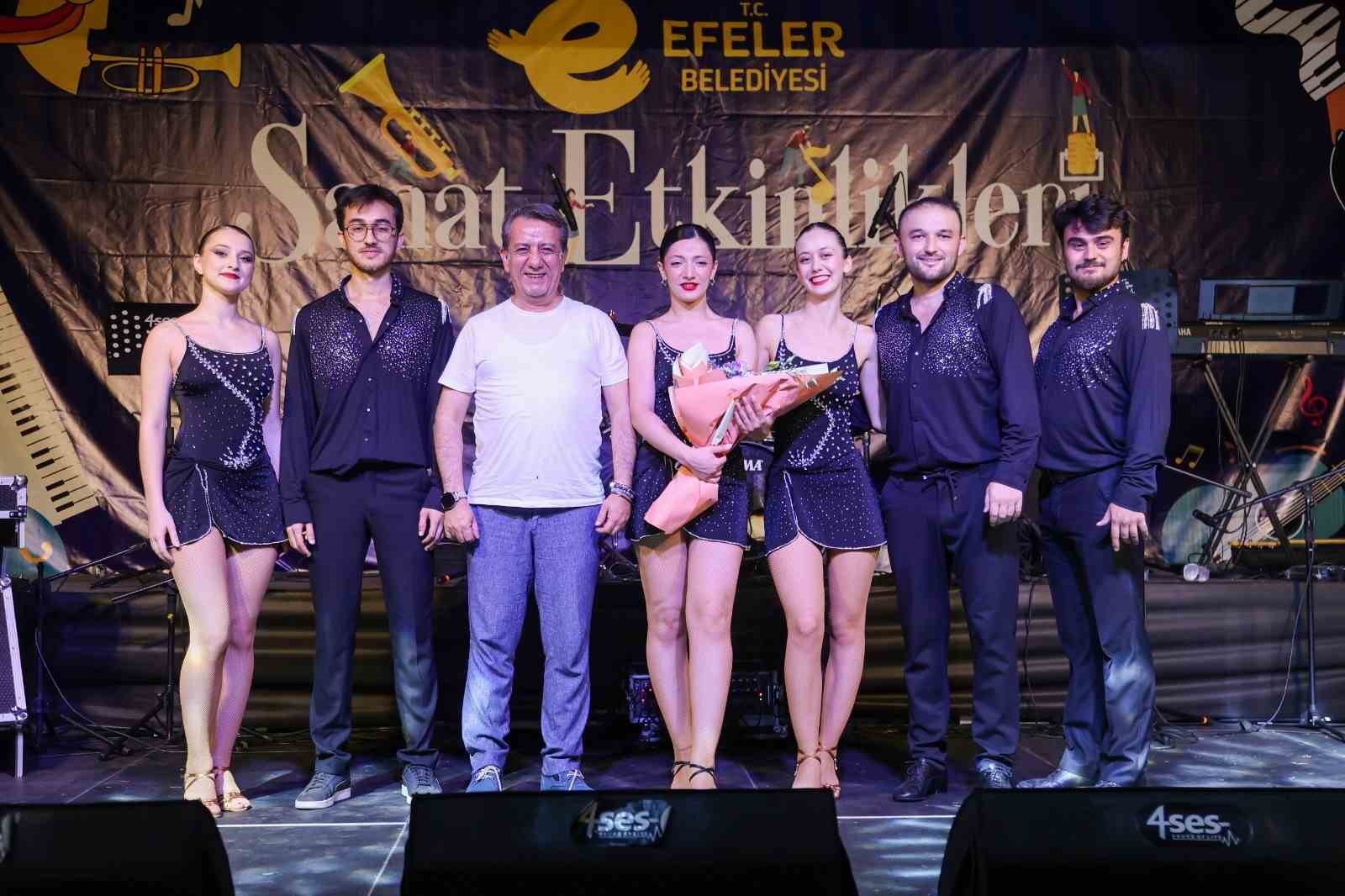 efeler-de-vatandaslar-sanatla-bulustu