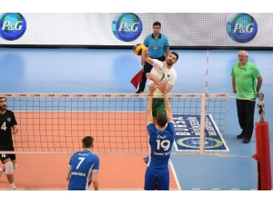 Efeler, Yenilmezliğini Sürdürüyor