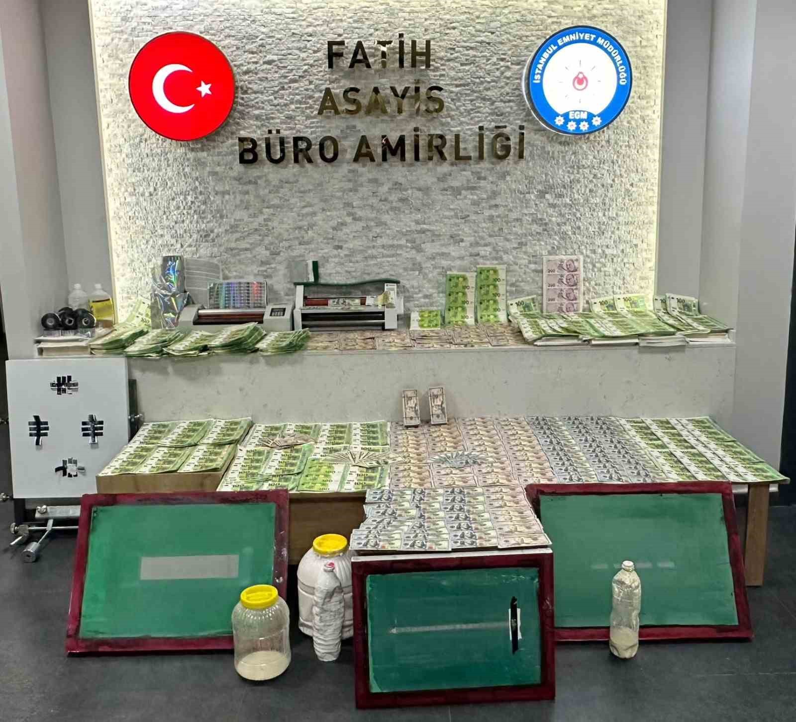 fatih-te-gerceklestirilen-operasyonda-deste-deste-sahte-para-ele-gecirildi-2-gozalti
