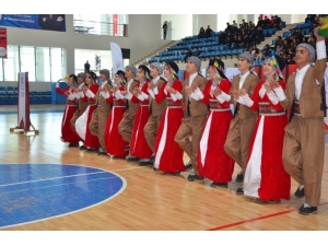 Hakkari’de Kulüpler Arası Halk Oyunları Yarışması