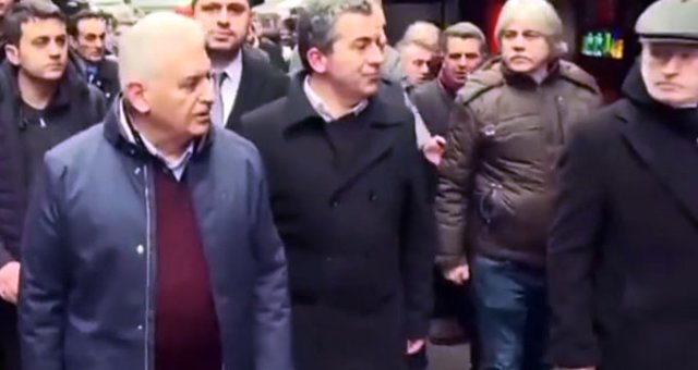 Binali Yıldırım, Kadıköy Barlar Sokağı'ndan Geçti