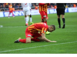 Kravets Çimleri Dövdü