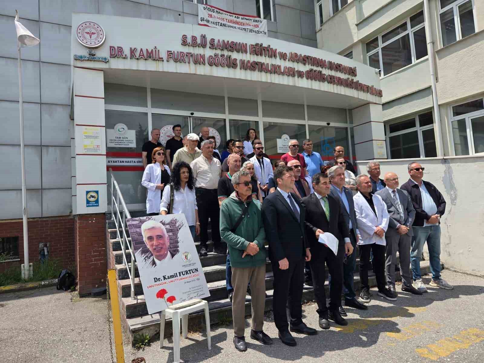 gorevi-basinda-oldurulen-dr-kamil-furtun-anildi