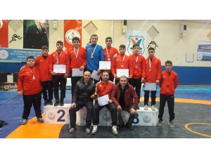 İncirliova Spor Lisesi, Minderin Tozunu Silkeledi