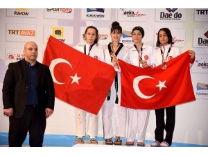 Kamile İkiz’den Bronz Madalya