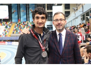 Vanlı Atletten Türkiye İkinciliği