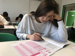 İzmir’de 10 Bine Yakın Öğrencinin Bursluluk Sınavı Heyecanı