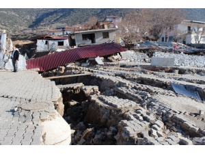 Heyelan Bölgesinde Endişeli Bekleyiş Sürüyor