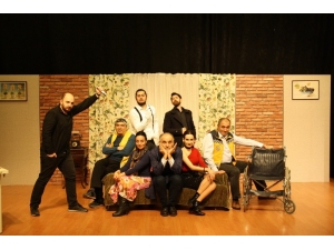 Turgutlu Şehir Tiyatrosu Dokuz Canlı İle Perde Diyecek