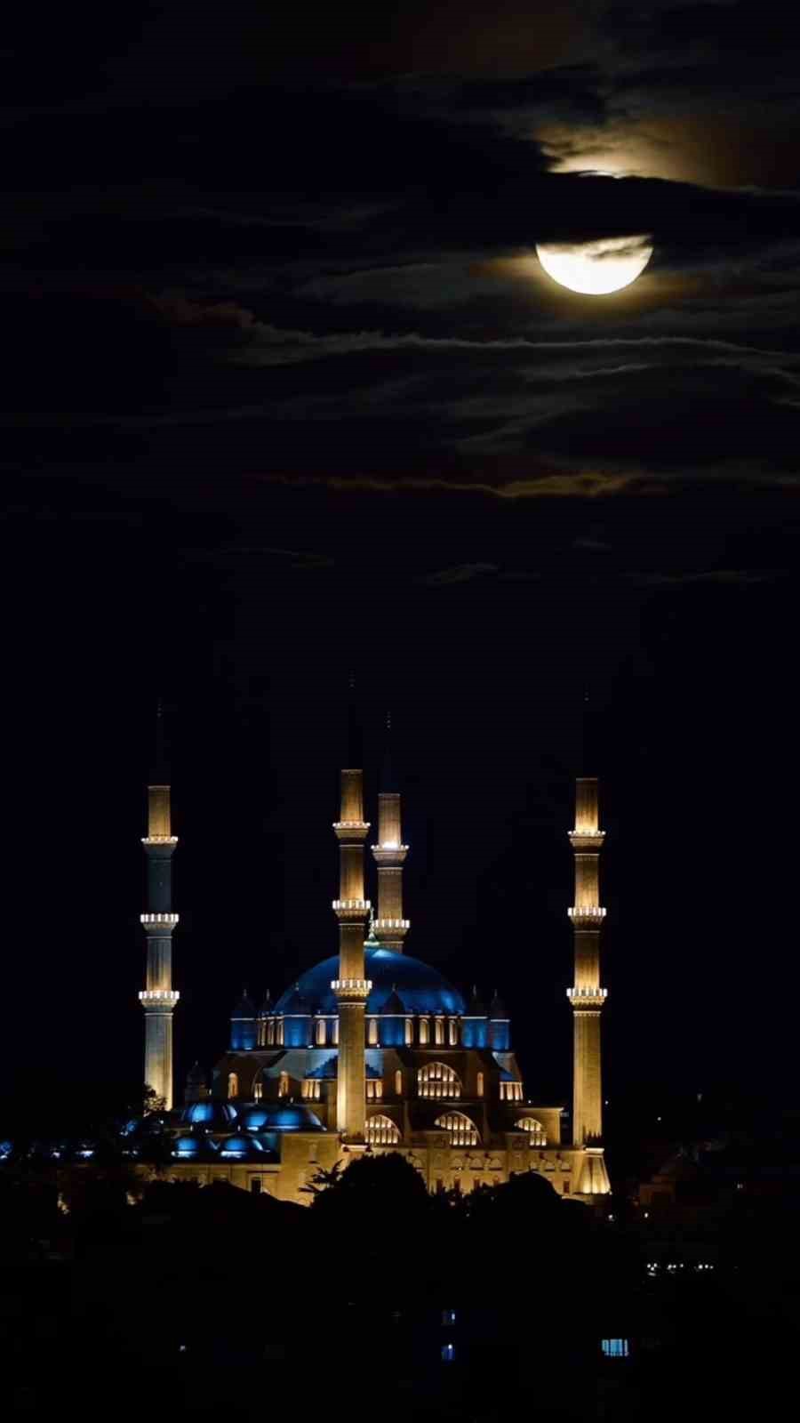 selimiye-camii-parcali-dolunay-manzarasiyla-mest-etti