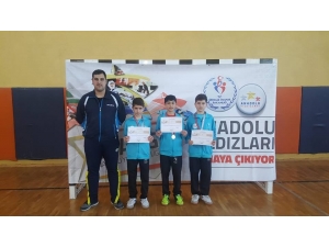 Kayseri’nin Yıldız Raketleri Analig’de Yarı Finalde