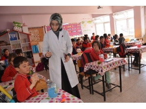 Öğrenciler Hem Eğleniyor Hem Öğreniyorlar