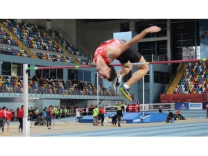 Denizlili Milli Atlet Yüksek Atlamada Türkiye Rekorunu Kırdı