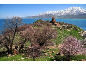 Akdamar Adası’nda ‘Badem Çiçeği Festivali’ Talebi