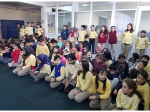 Burhaniye’de Milli Jimnastik Antrenörü Şenol Öğrencilerle Bir Araya Geldi