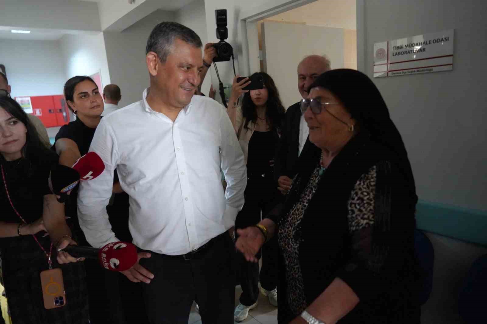 ozgur-ozel-ile-vatandas-arasinda-kilicdaroglu-diyalogu-gulerek-yanitladi