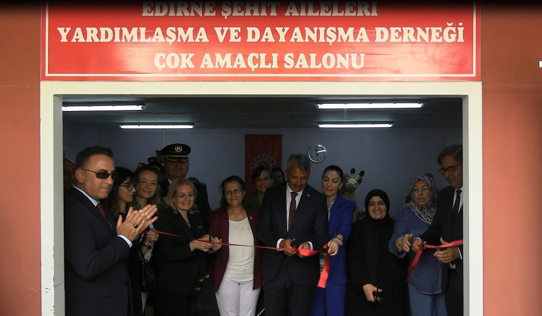 edirne-de-sehit-ailelerinin-el-emegi-goz-nuru-urunleri-sergilendi