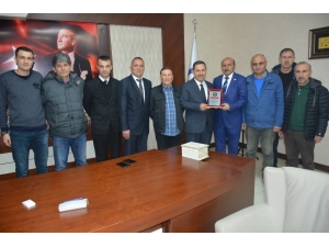 Amatör Spor Kulüplerinden Başkan Uysal’a Plaket