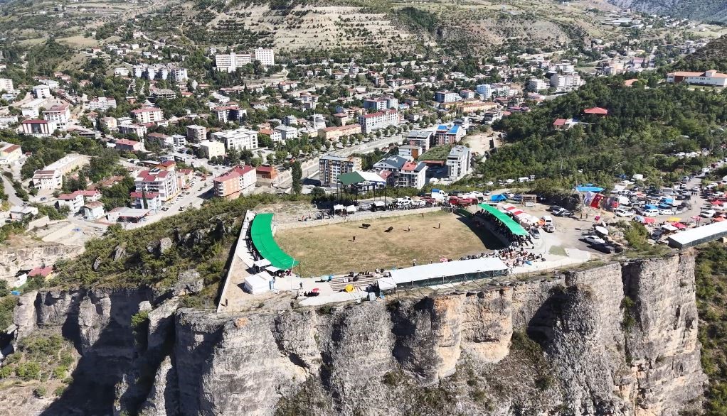 artvin-de-250-metre-yukseklikteki-arenada-yilin-son-boga-guresleri-yapildi