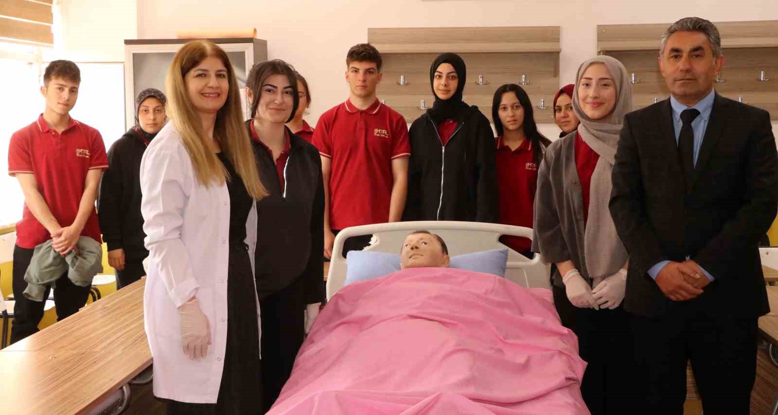 erzincan-da-meslek-lisesi-saglik-sektorune-bakim-personeli-yetistiriyor