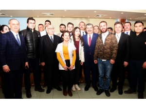 Bakan Koca: "Sağlık Hizmeti Her Aşamasında Sabır Ve Fedakarlık İster"