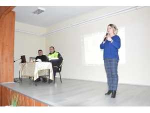 Niksar’da Polis Öğrencilere İnternet Bağımlığını Anlattı