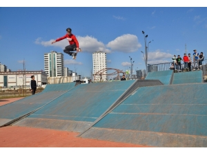 Büyükşehir Belediyesi’nden Gençlere Kaykay Pisti
