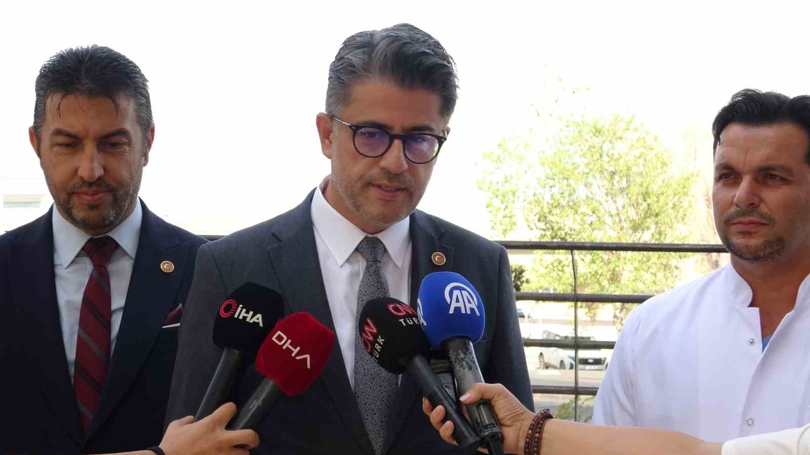rektor-prof-dr-cuneyt-erenoglu-genel-saglik-durumu-gayet-iyi-sukurler-olsun-hatta-espri-yapiyor-gayet-iyi-bir-sekilde