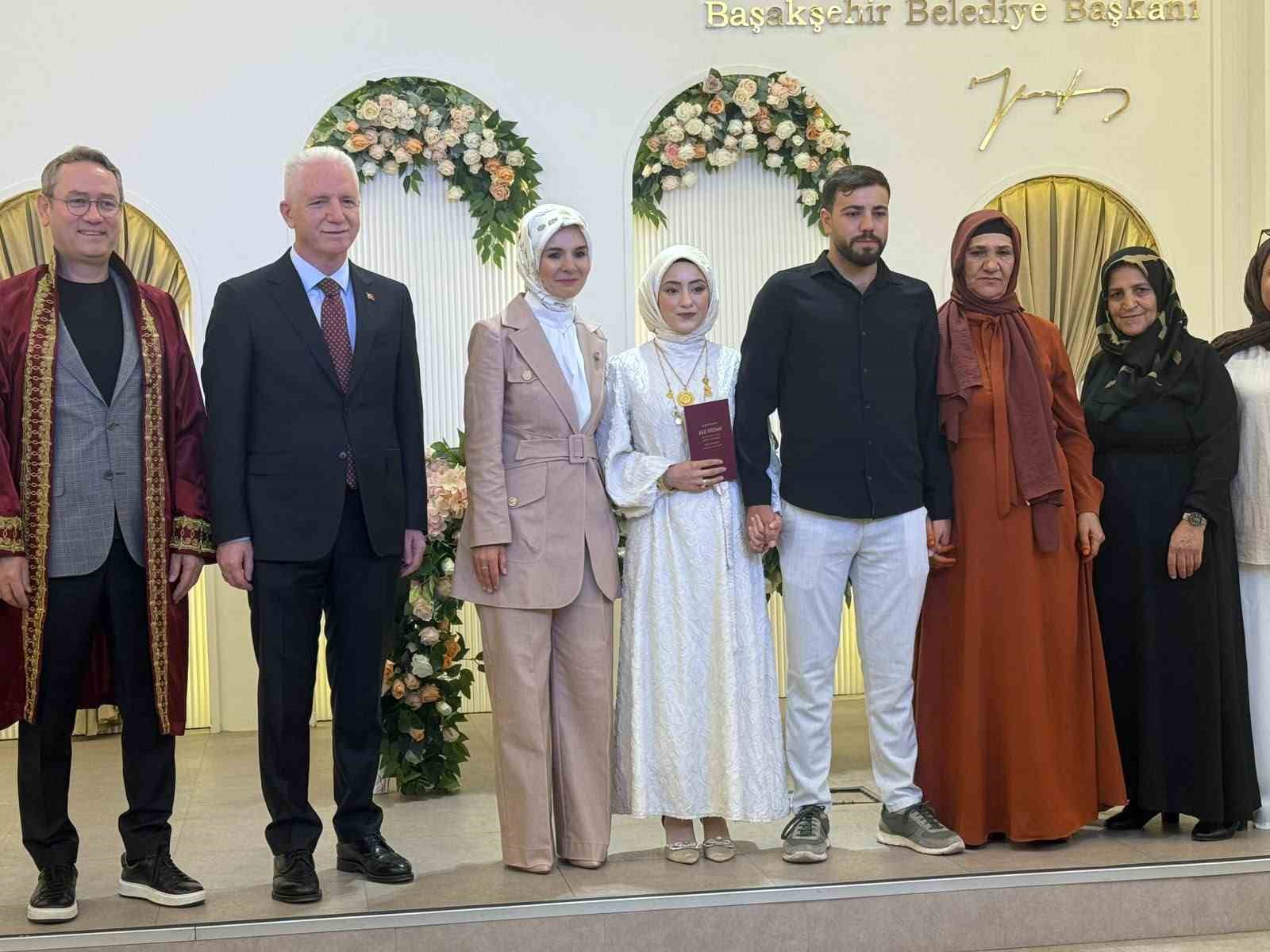 aile-ve-sosyal-hizmetler-bakani-goktas-evlilik-kredisi-desteginden-faydalanan-ciftin-nikah-sahidi-oldu