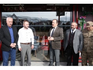 Bayburt’ta İki İşletmeye Örnek Esnaf Belgesi Verildi