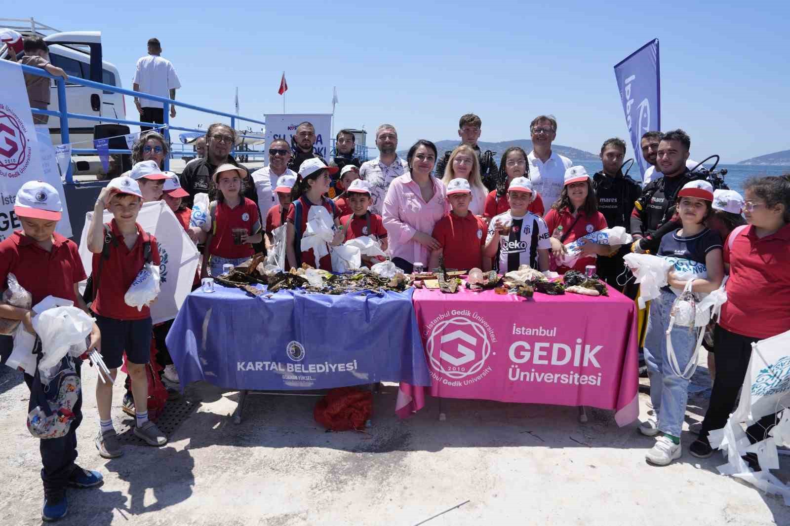 kartal-sahili-nde-su-yoksa-hayat-yok-bulusmasi-deniz-dibindeki-atik-malzemeler-temizlendi