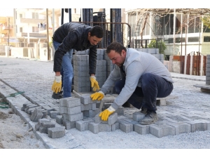 Bahçelievler’de Yollar Çiçek Açıyor