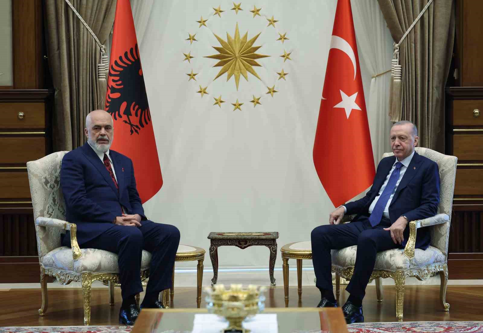 cumhurbaskani-erdogan-arnavutluk-basbakani-edi-rama-ile-gorustu