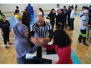 Bilek Güreşi Müsabakaları Yapıldı