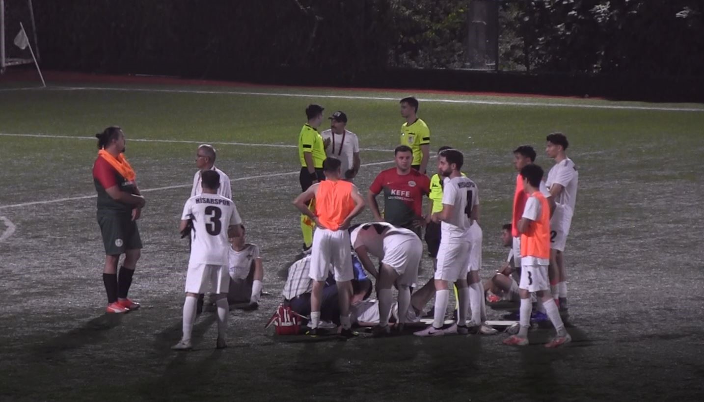 denizli-de-rakibiyle-carpisan-futbolcu-hastaneye-goturuldu