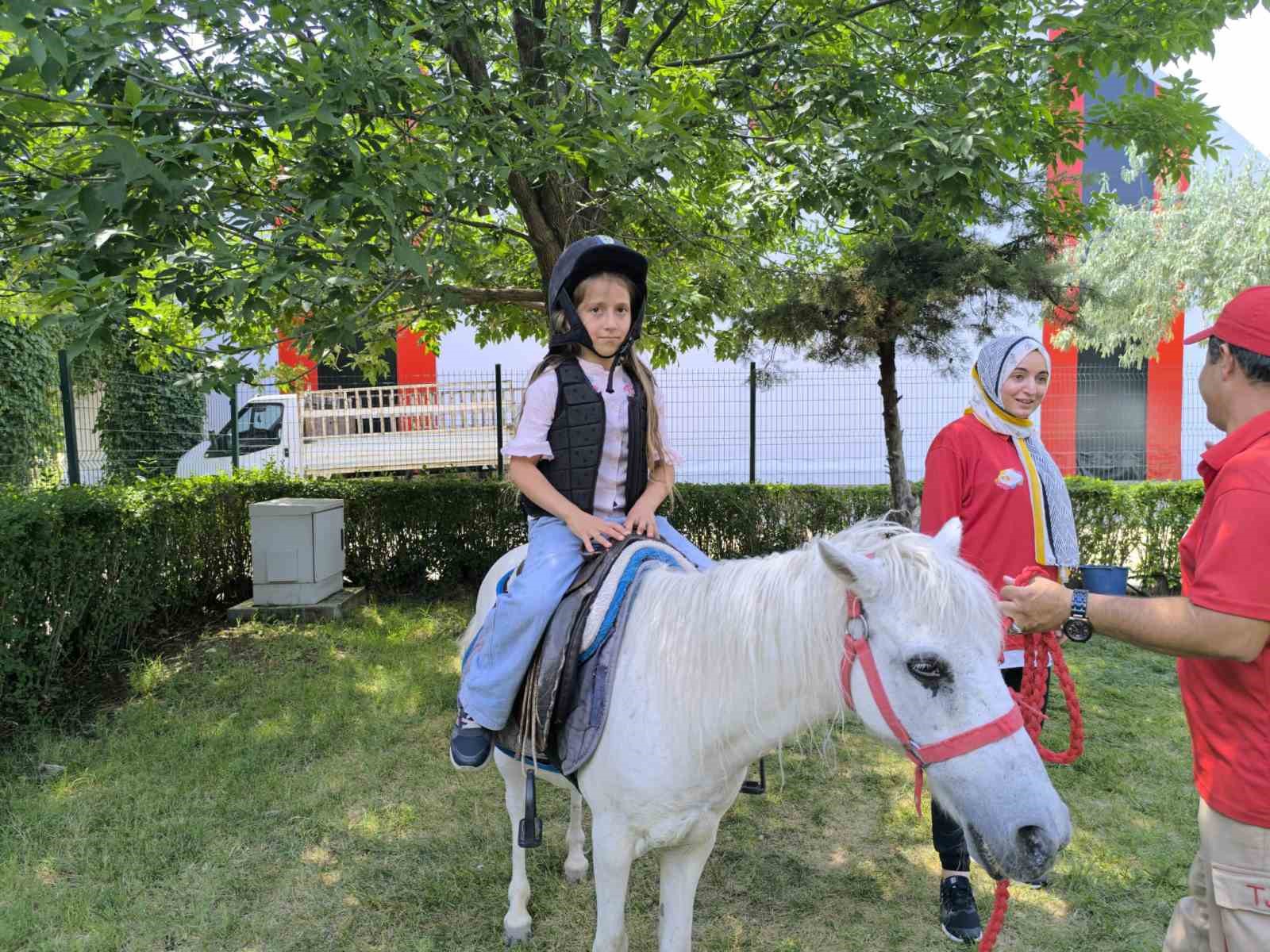ogrenciler-aileleriyle-birlikte-piknik-yapti