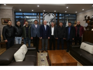 Kartepeliler’den Başkan Kurt’a Ziyaret