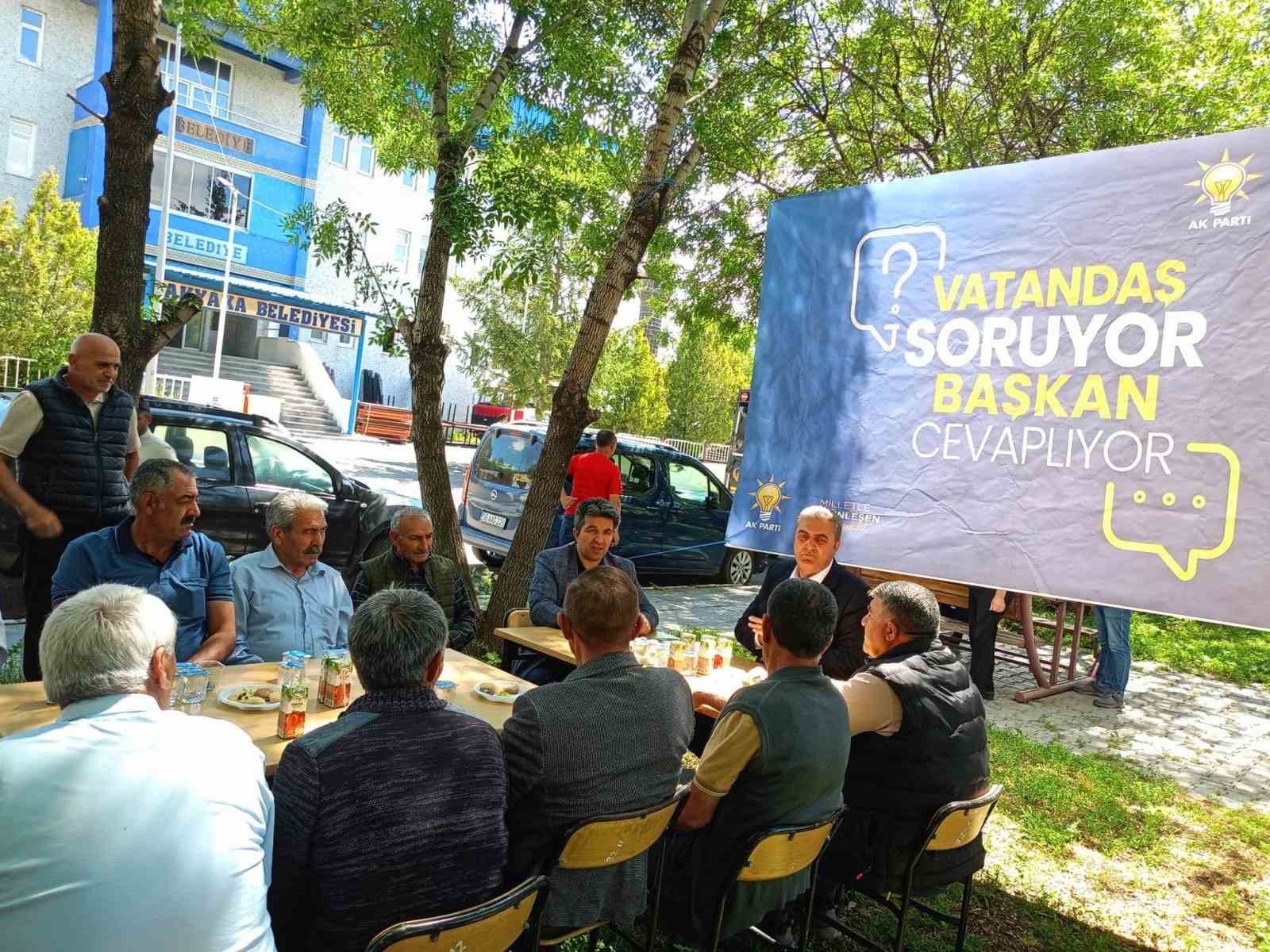akyaka-da-halkla-bulusma-baskan-erguder-toptas-vatandaslarin-sorularini-tek-tek-yanitladi