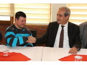 Zihinsel Engelliler Dernek Üyeleri Demirkol’u Ziyaret Etti