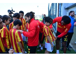 Torbalı’da Öğrencilere Göztepe Jesti